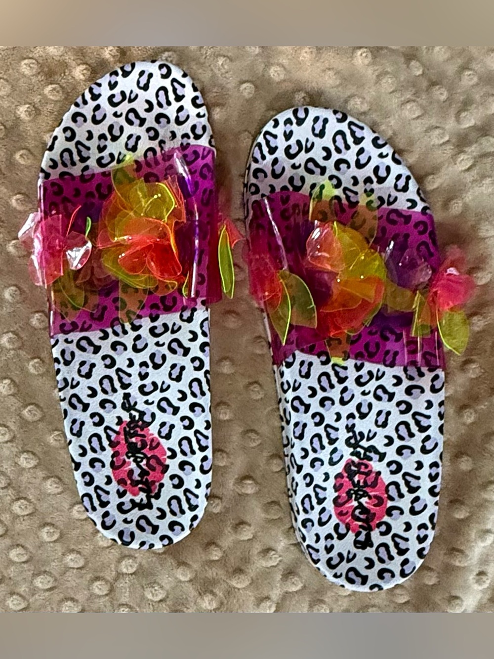 Betsey Johnson, Luv Betsey slides